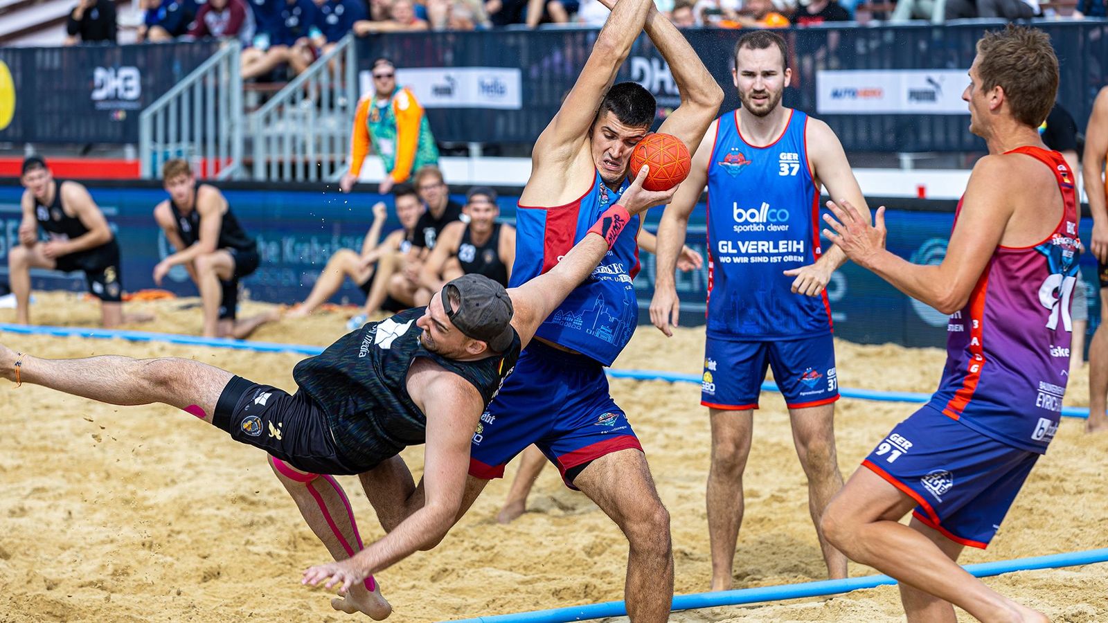 Beachmopeten und die Gang-U21 legen souveräne Auftritte hin