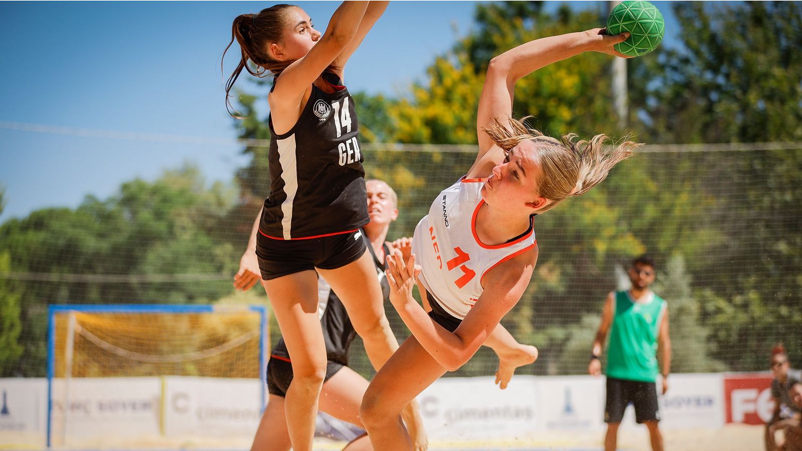 Titelverteidiger besiegt, Gruppensieg gefeiert