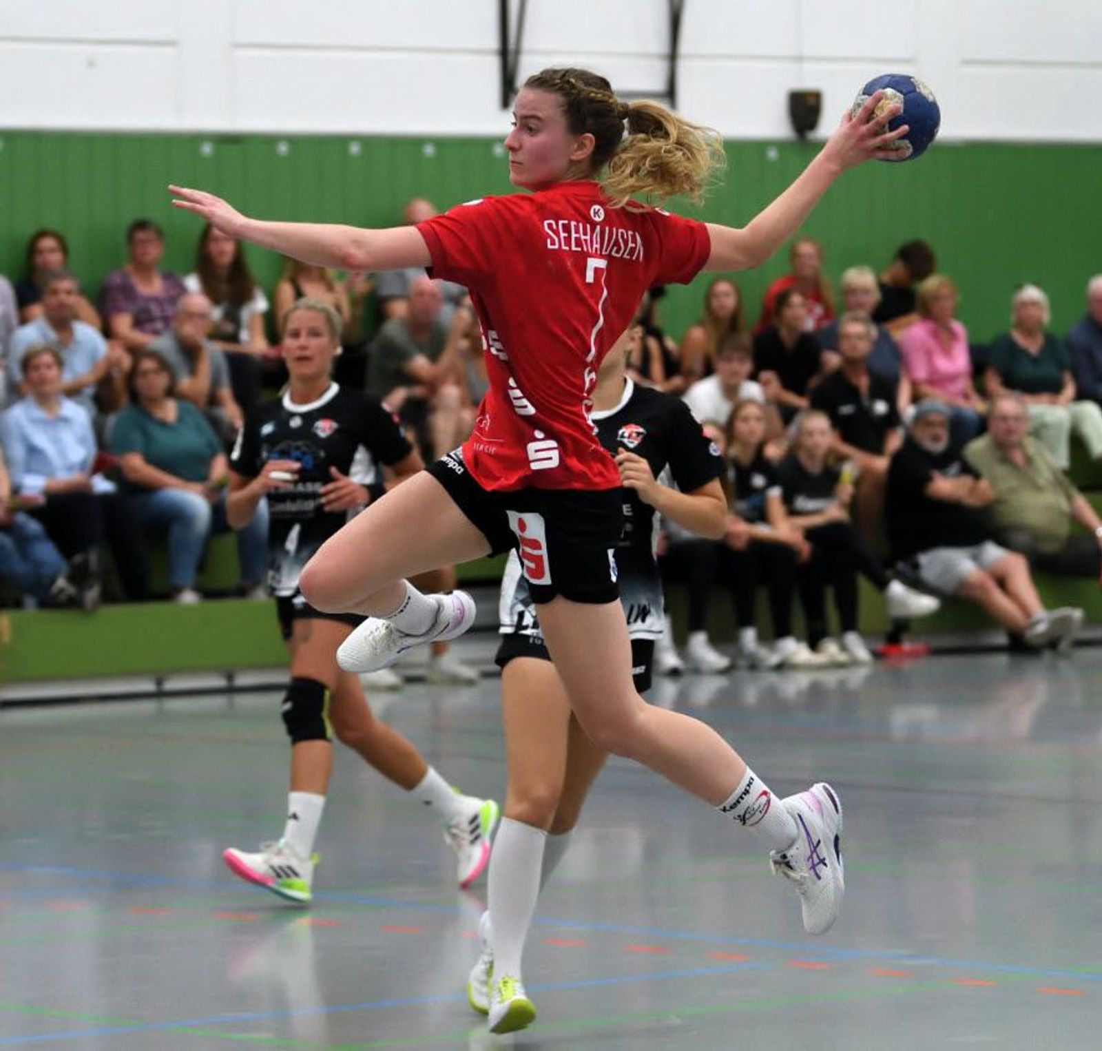 Erwartet schwerer Erfolg – TV Hannover-Badenstedt schlägt LIT TRIBE 1912 mit 32:26 Toren