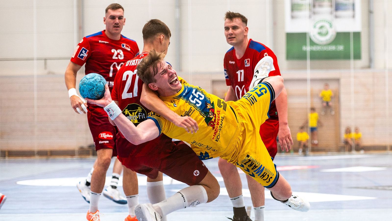 Panther weiter makellos – HCOB dreht Rückstand gegen die Löwen