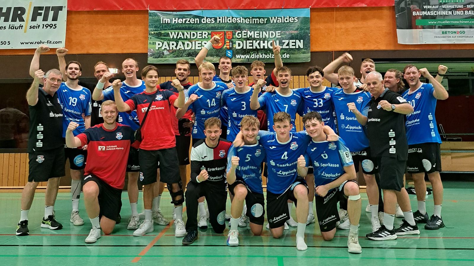 Hildesheim gewinnt Topspiel, Lipper Knoten platzt