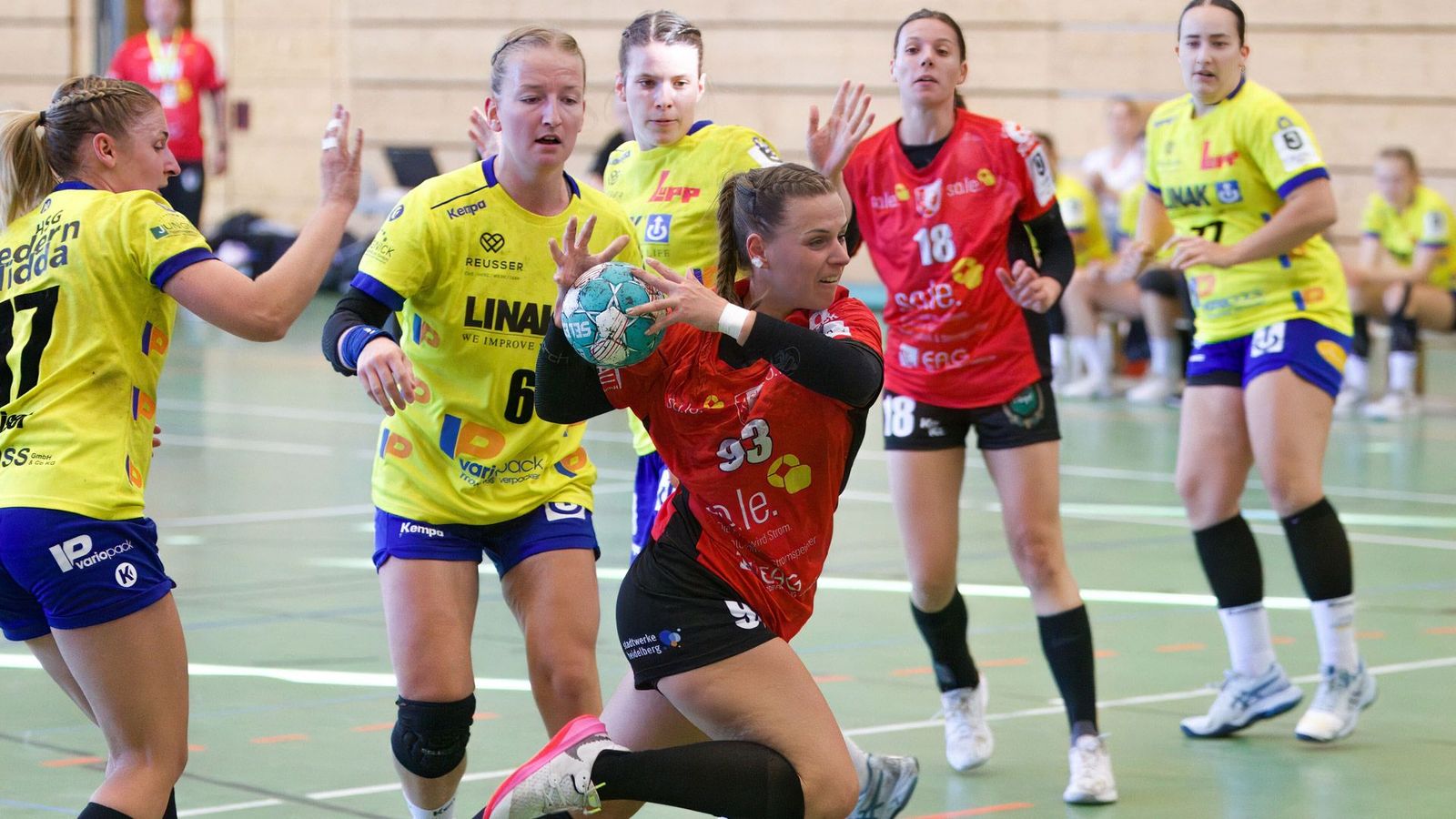 "Frogs Ladies" gewinnen Nordderby, Bergischer HC feiert Punktgewinn
