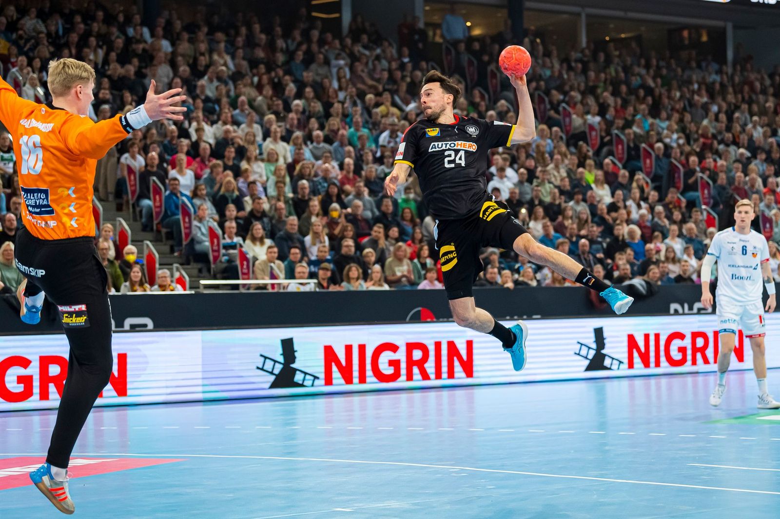 Spitzenstars und die Basis im Fokus