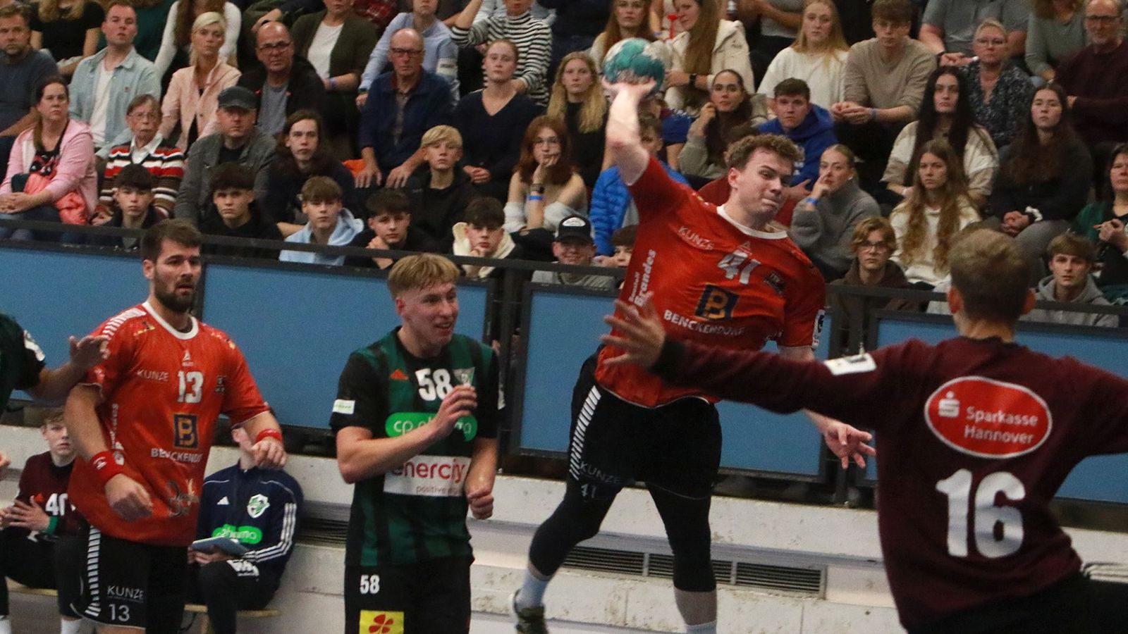 Anderten gewinnt Hannover-Derby, Rostock mit der Schlusssirene