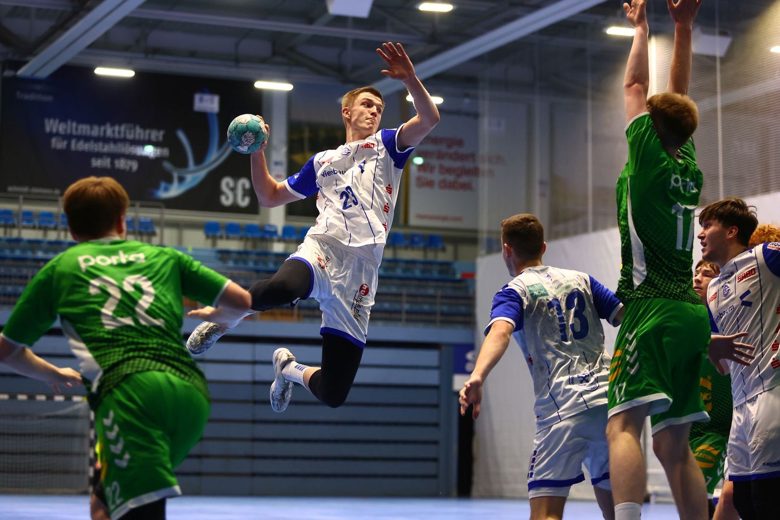 Hamburg und Rostock erreichen Meisterrunde