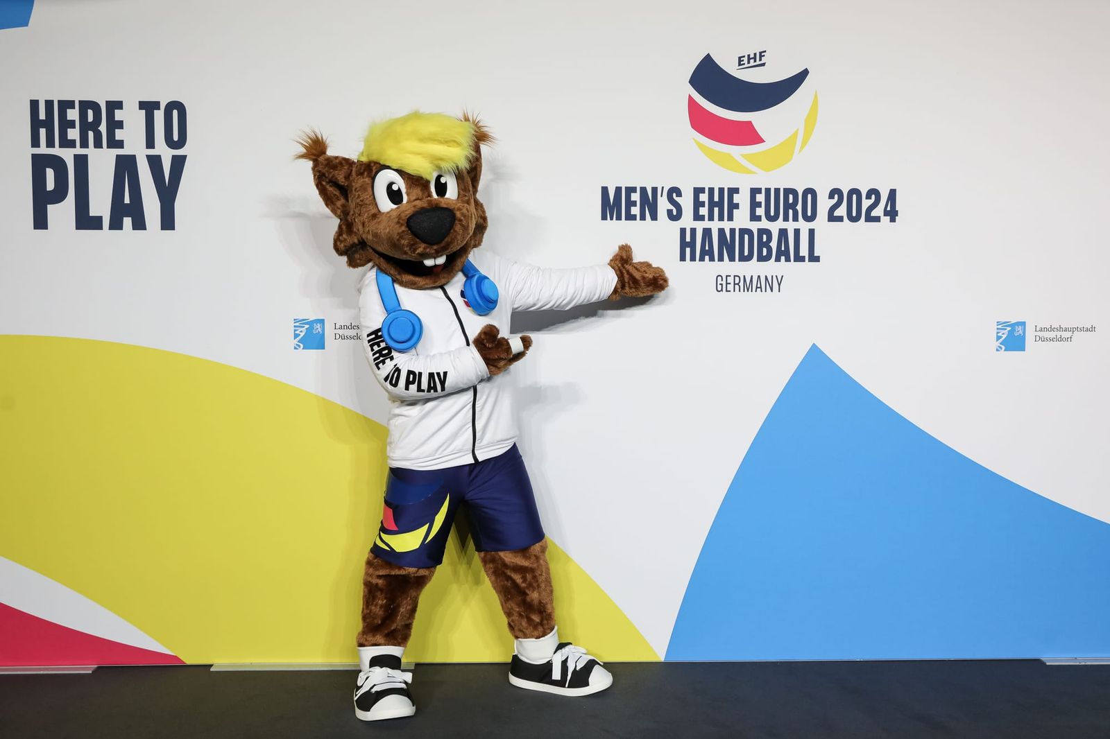 STAY TO CELEBRATE-Party in DUS