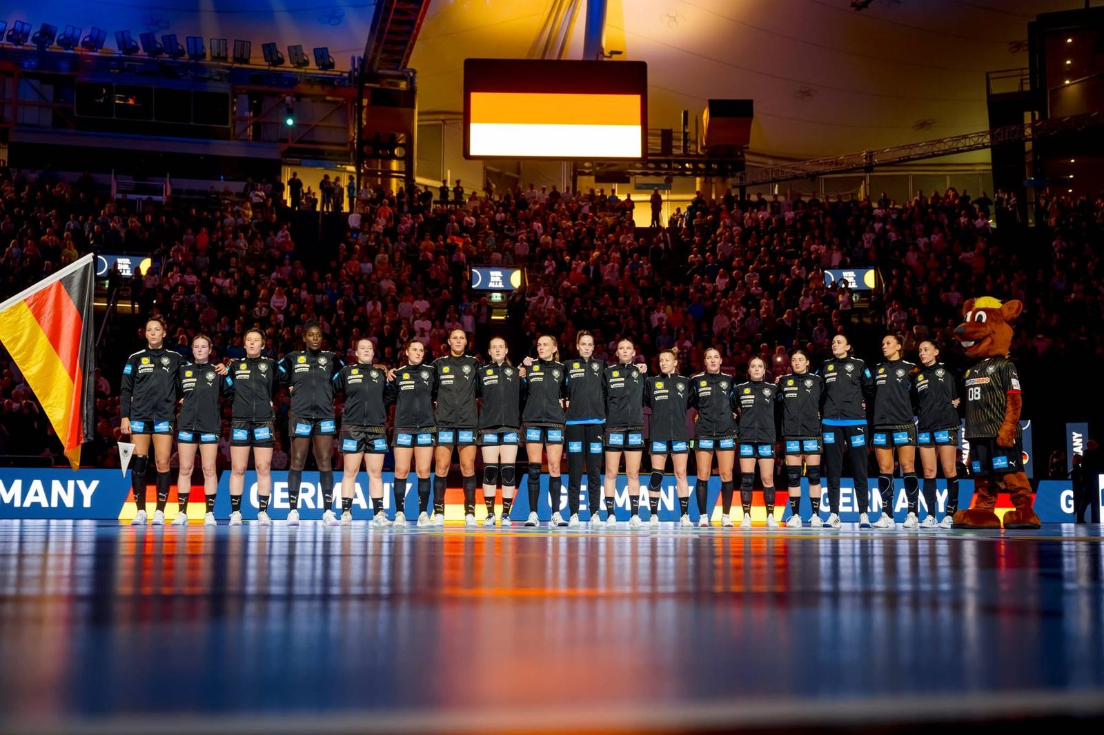 Drei Länder, sechs Arenen, 32 Teilnehmer: Die größte Frauen-Handball-WM aller Zeiten