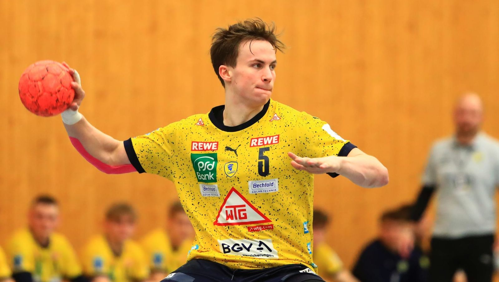 Löwen müssen lange auf ihren Kapitän verzichten