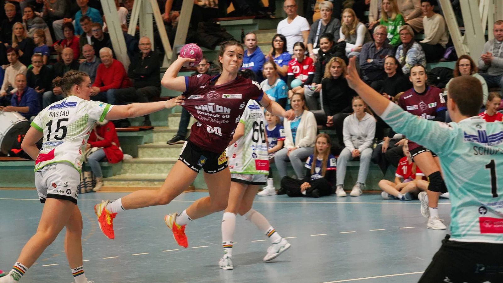 Dolphins feiern Derbysieg, Kappelwindeck/Steinbach entführt einen Punkt aus dem Hexenkessel