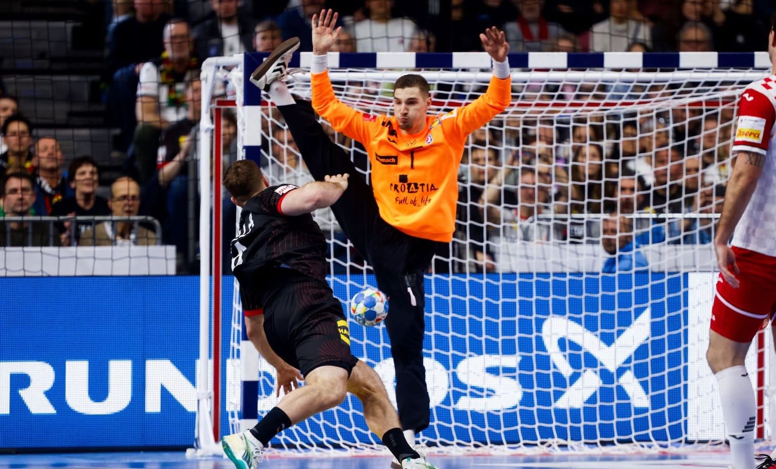 Deutschland erreicht EM-Halbfinale trotz Fehlwurf-Festival gegen Kroatien
