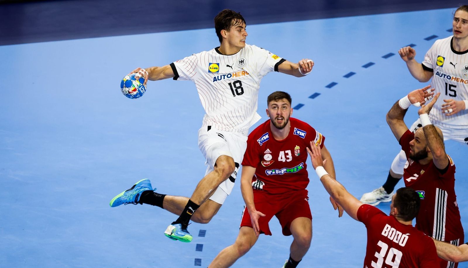 "Phänomenal": DHB-Handballer haben Halbfinale in eigener Hand