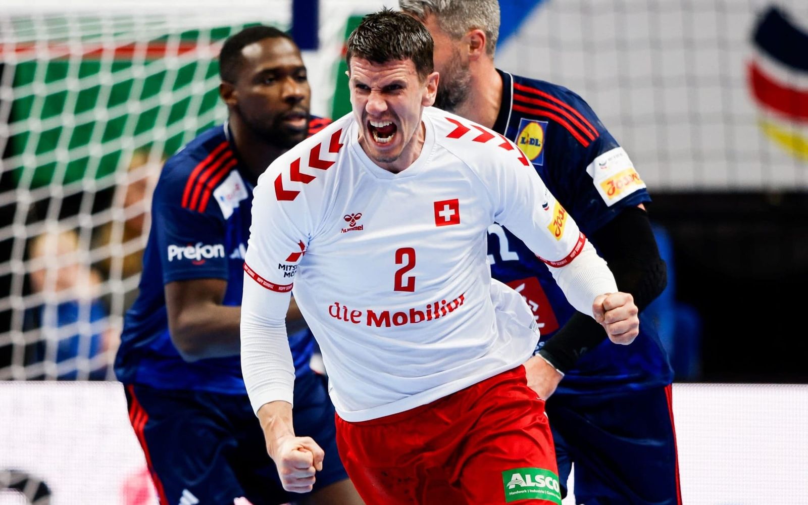 Frankreich patzt gegen die Schweiz - Ungarn in Hauptrunde