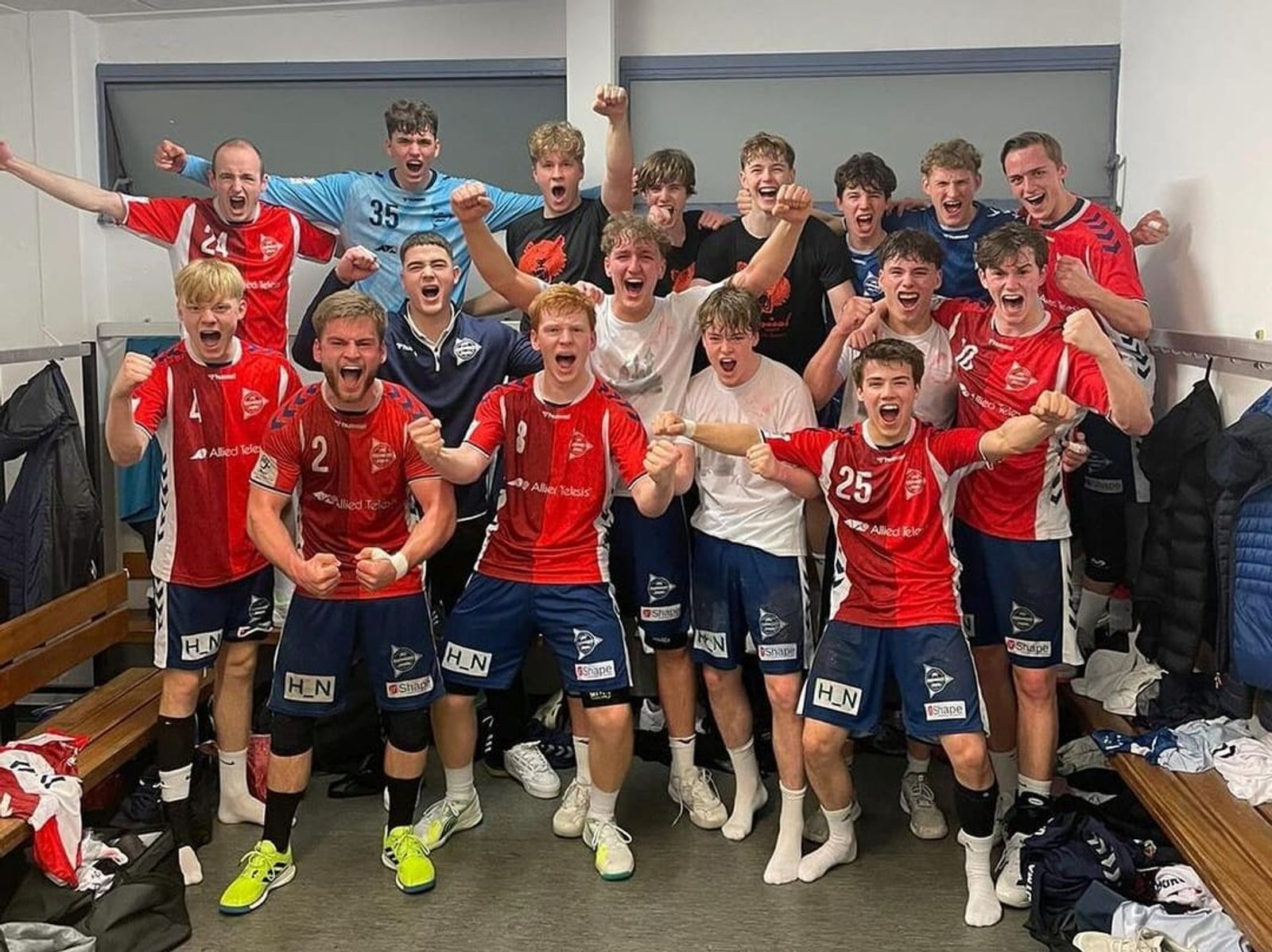 Kotenko pariert alle vier Siebenmeter