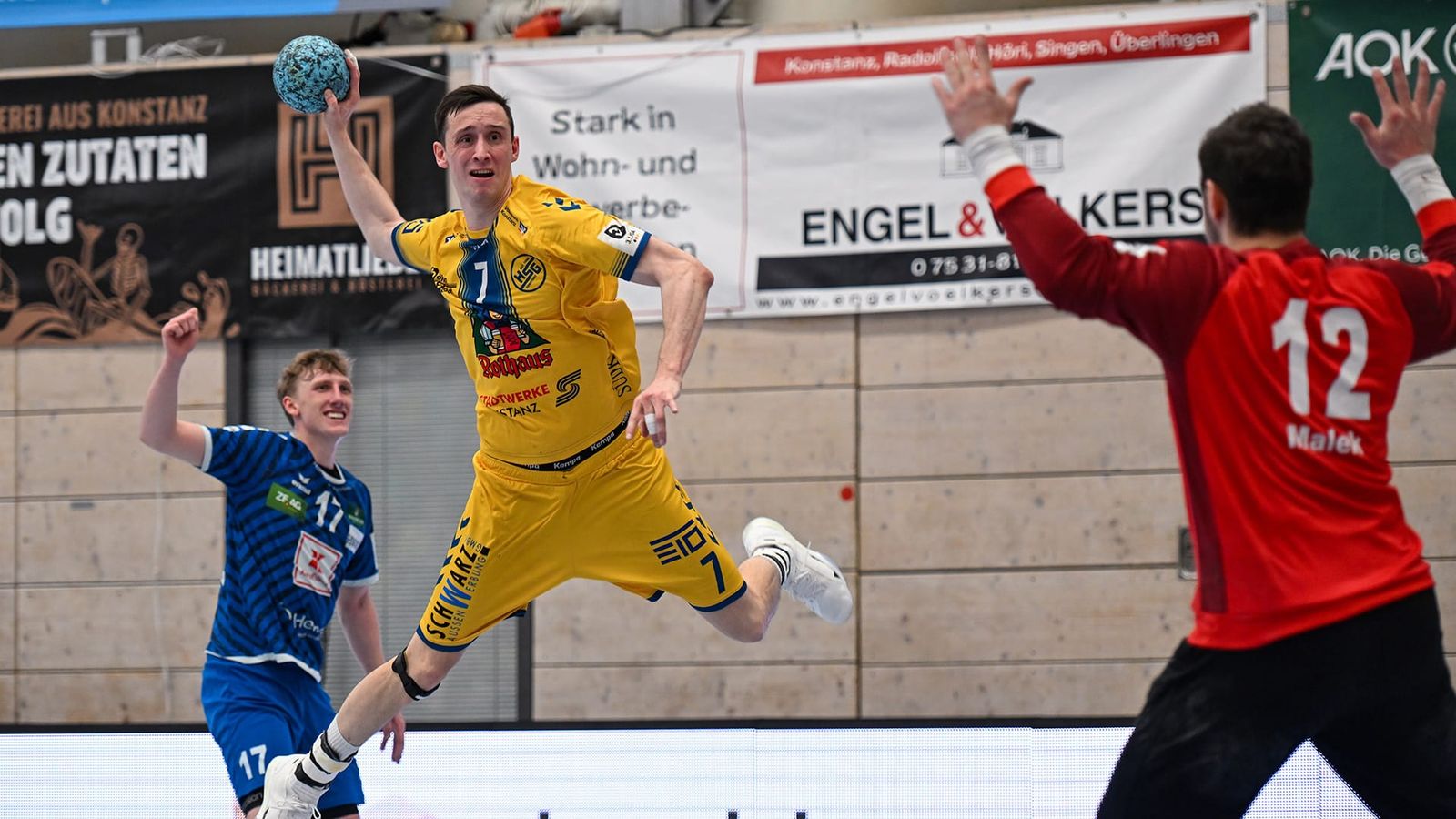 Nachbarschaftsduelle und ein gewarnter Spitzenreiter