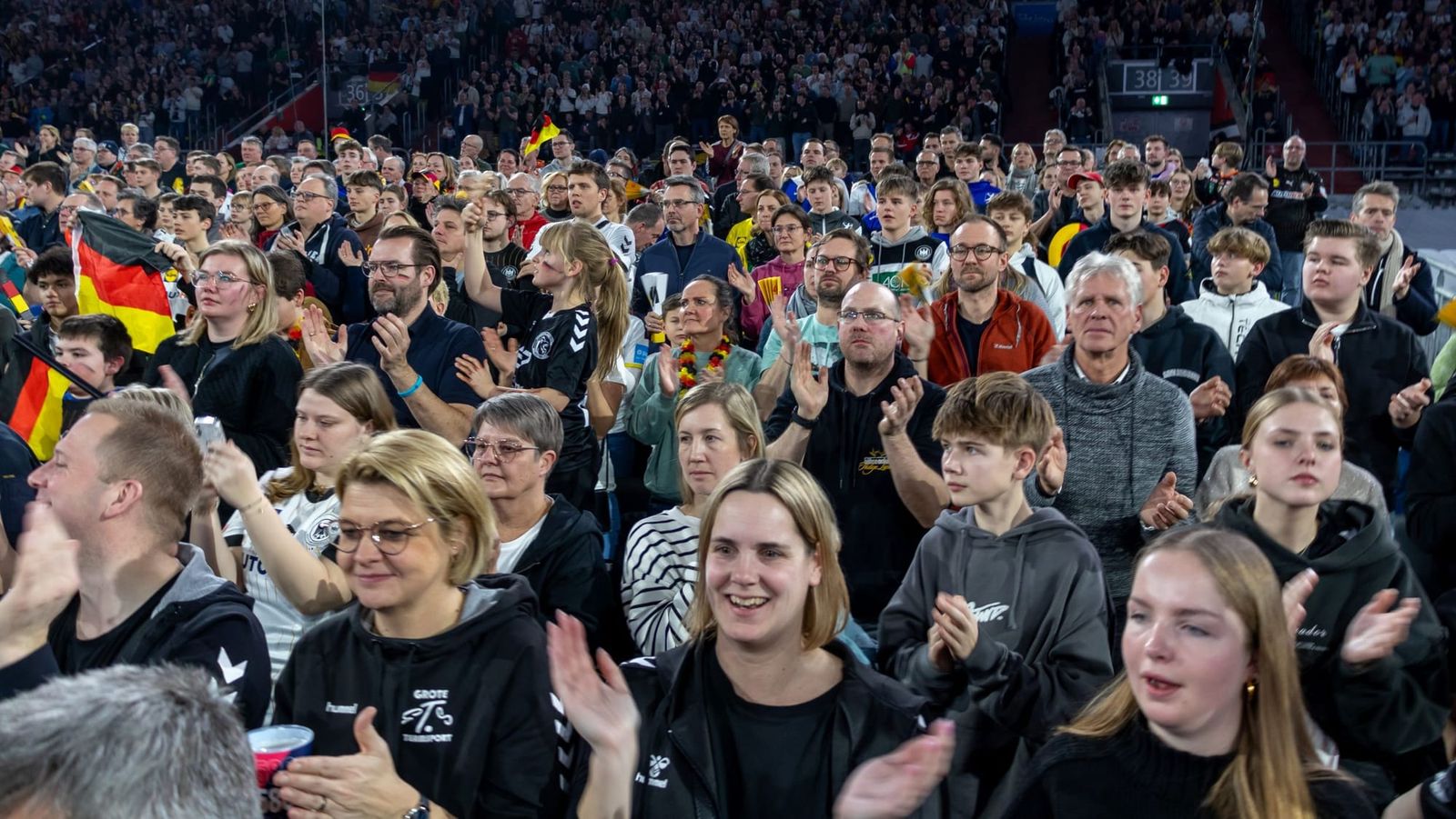 „Was für eine Stimmung. Und wir sind in Reihe 1 mittendrin!“