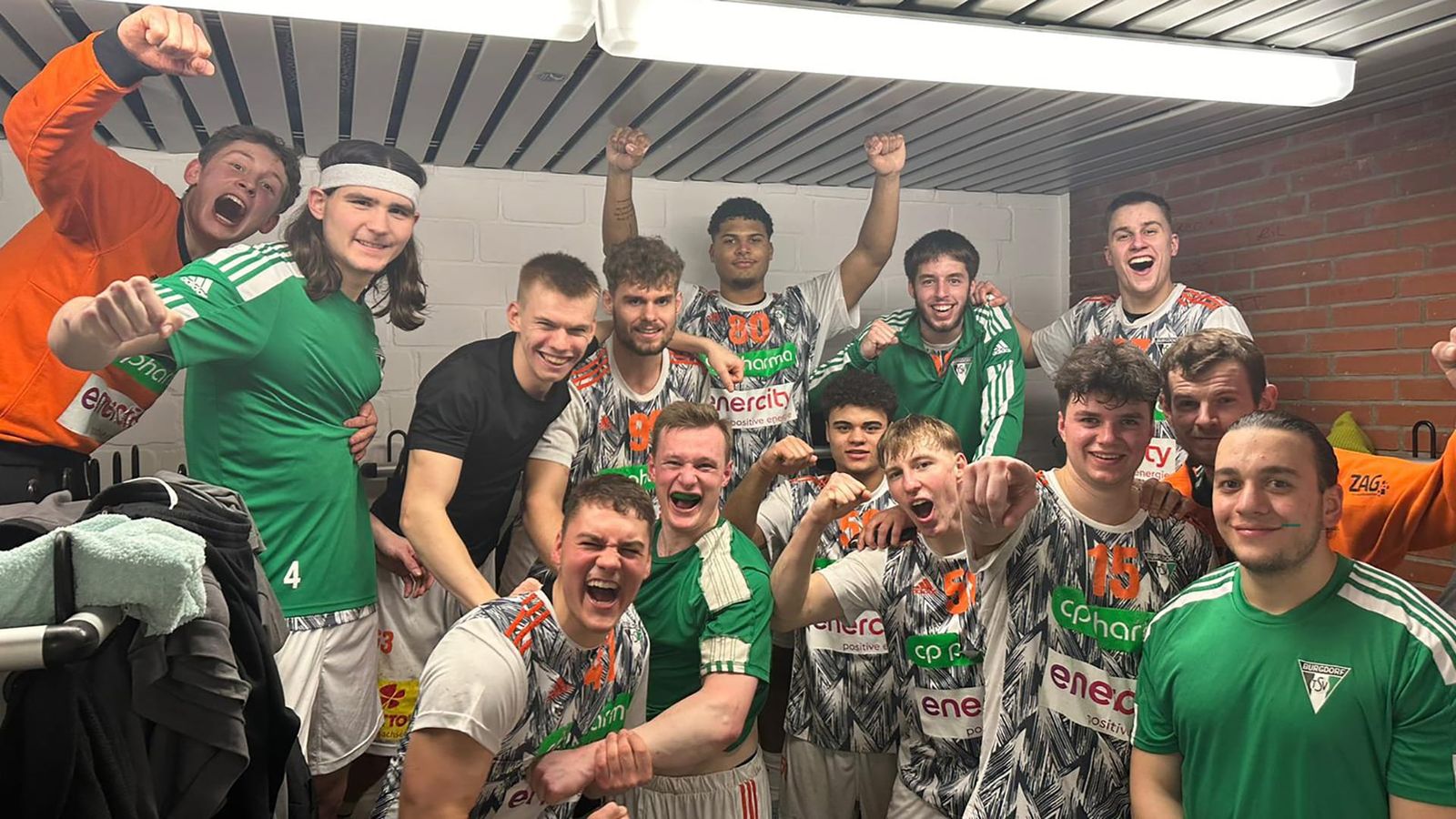 Kopf-an-Kopf-Spitzenrennen nach Rostocker Remis