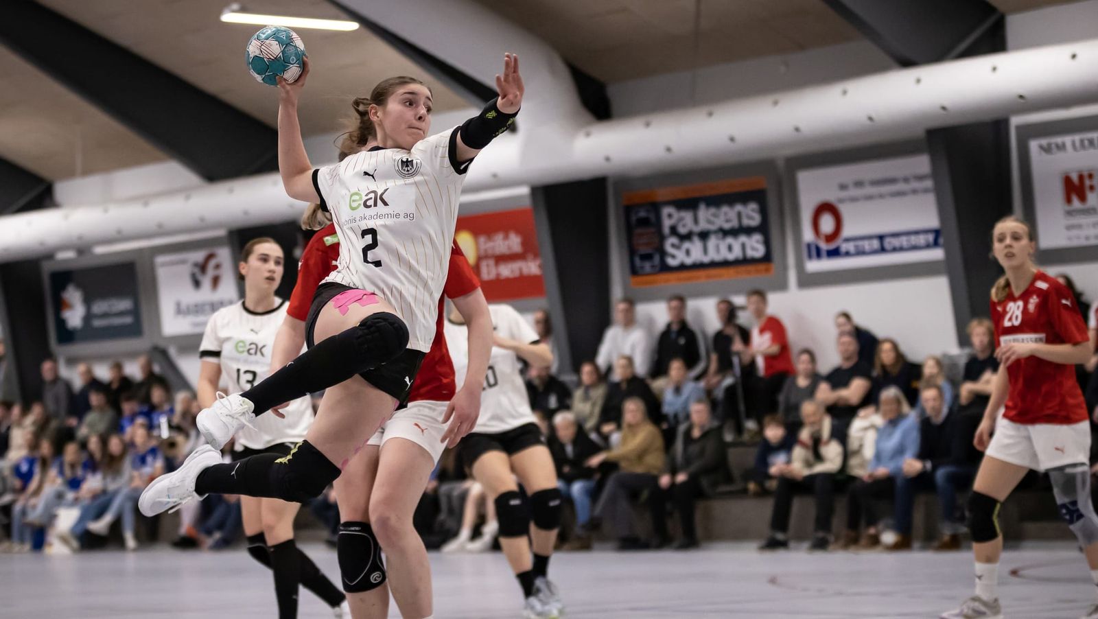 Weibliche U18 schließt Doppeltest siegreich ab