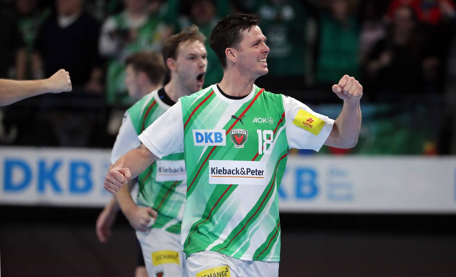 HBL: Füchse Berlin lösen SCM an der Spitze ab