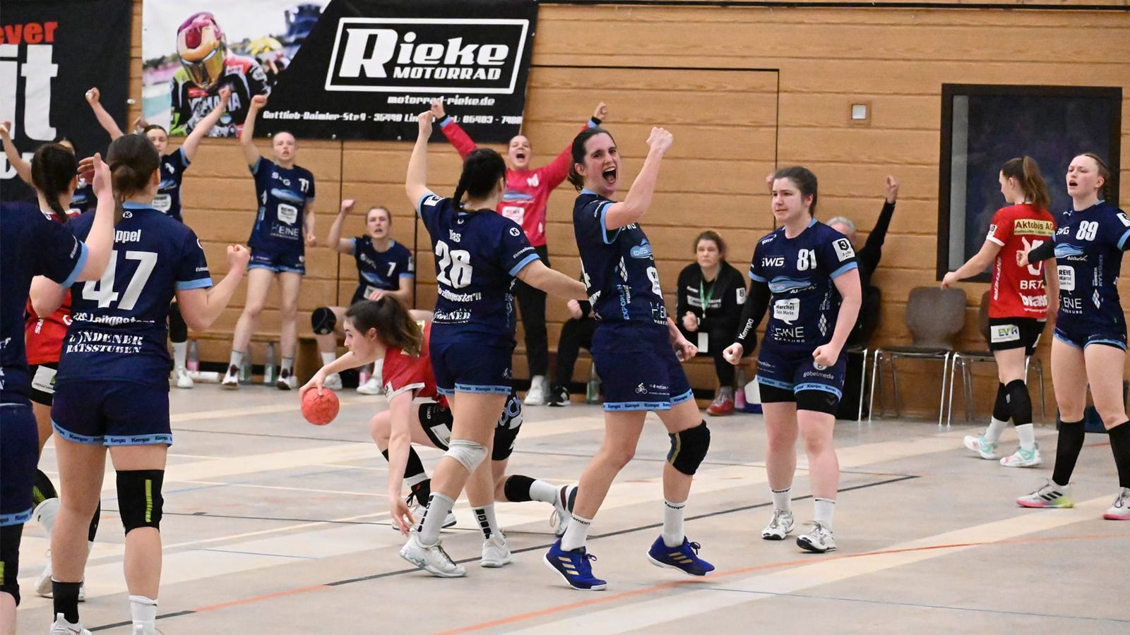 Aldekerk bleibt Tabellenführer, Aufsteiger Neubrandenburg, Bielefeld/Jöllenbeck und Leihgestern überraschen