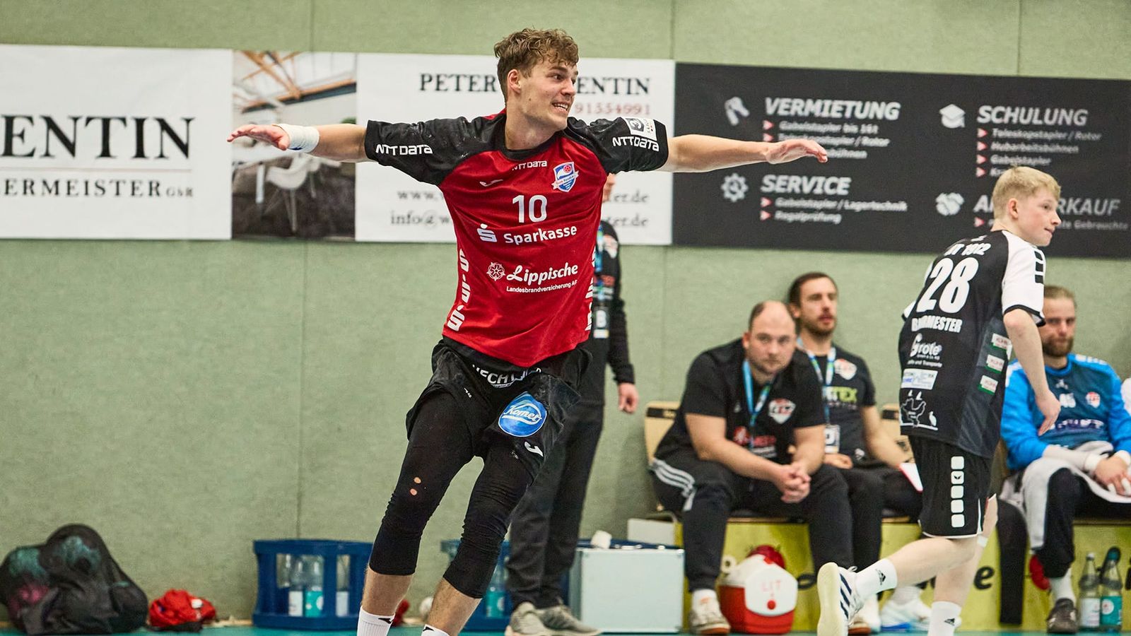 Dritter Derbysieg in Serie hievt Team HandbALL-Lippe II ins Liga-Mittelfeld