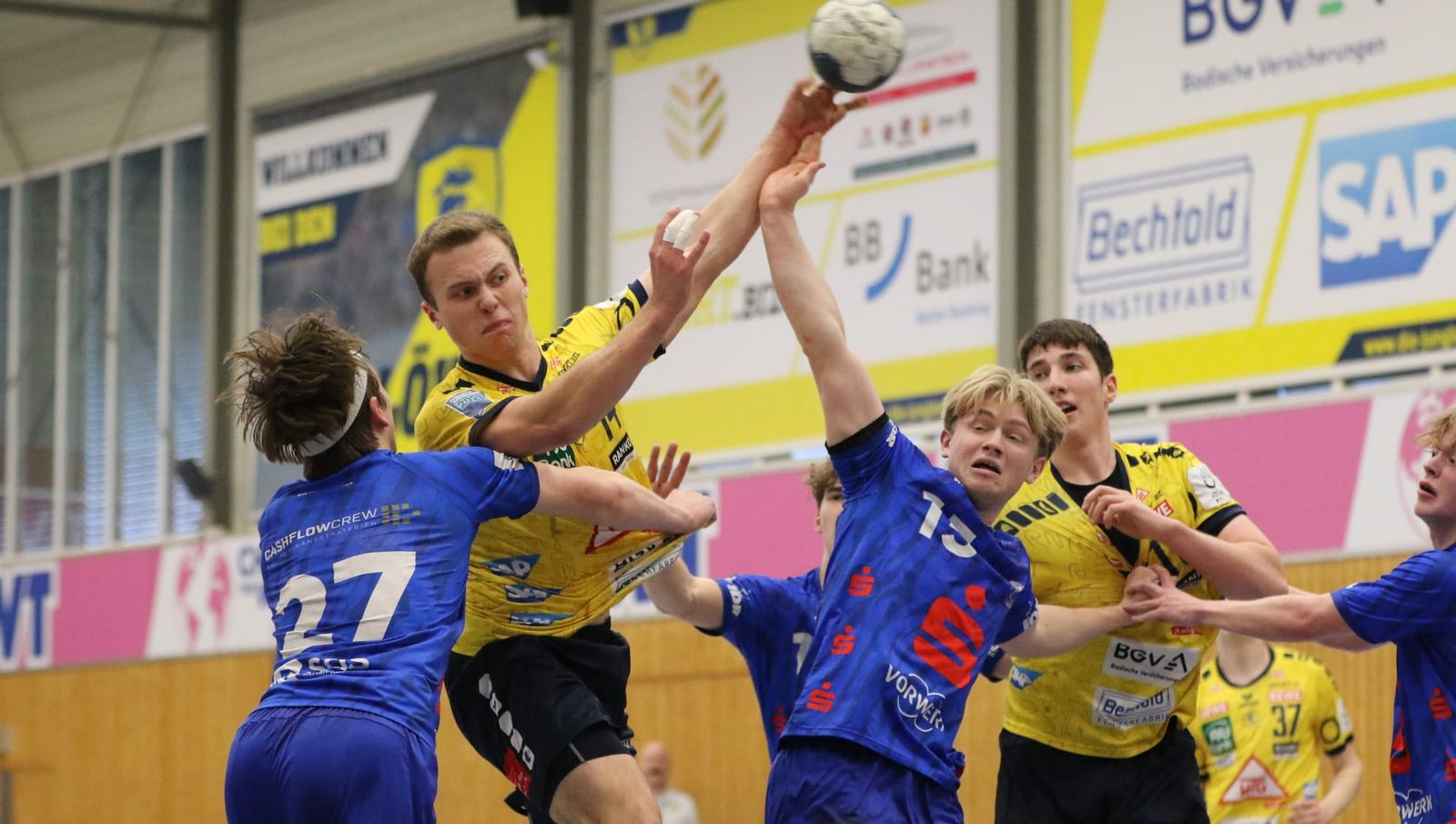 SCM steigert sich, aber Füchse gewinnen