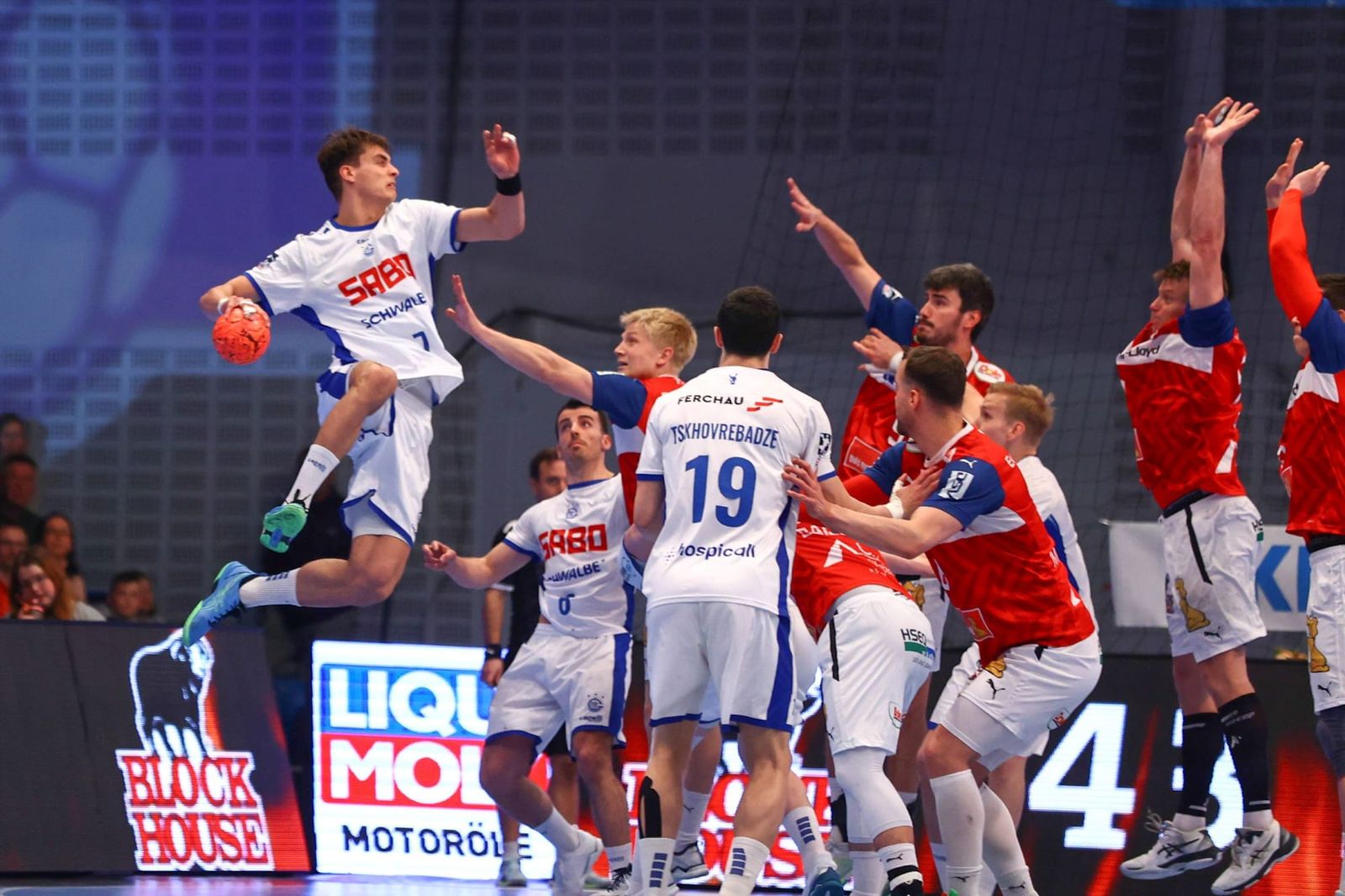 HSVH und VfL Gummersbach trennen sich nach temporeicher Partie 33:33-Unentschieden