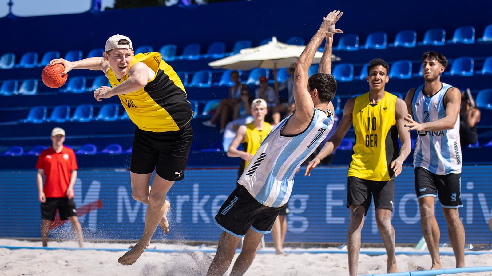 Zwei packende Shoot-Out-Spiele bei der IHF Global Tour