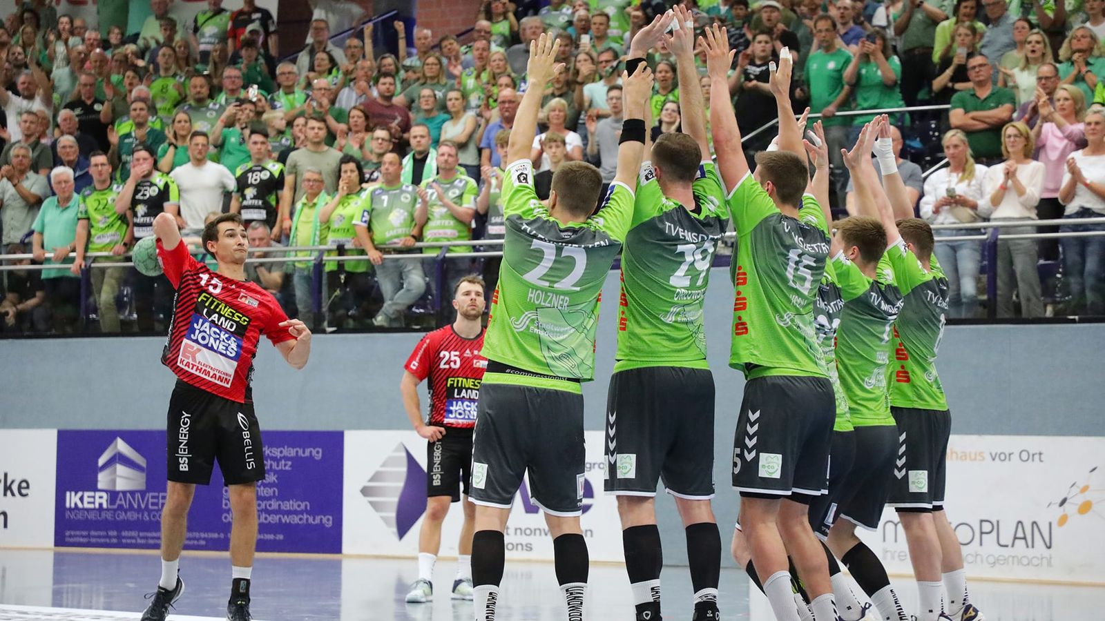 Emsdetten, Ferndorf und Rostock sichern sich leichte Vorteile