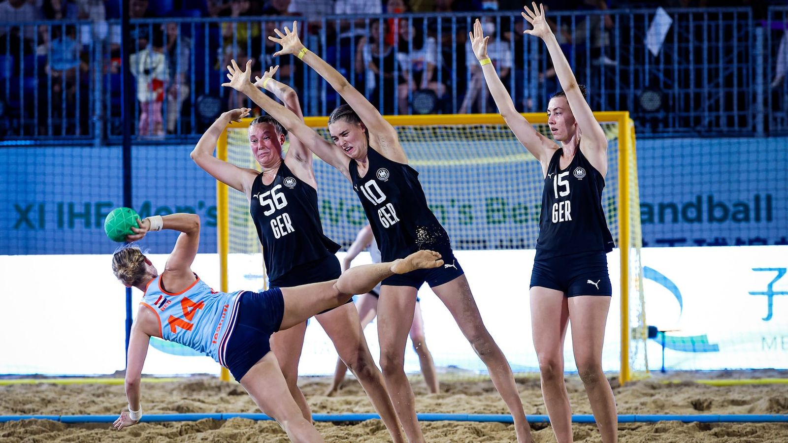 Männer vorzeitig im Viertelfinale, Frauen feiern Krimi-Sieg