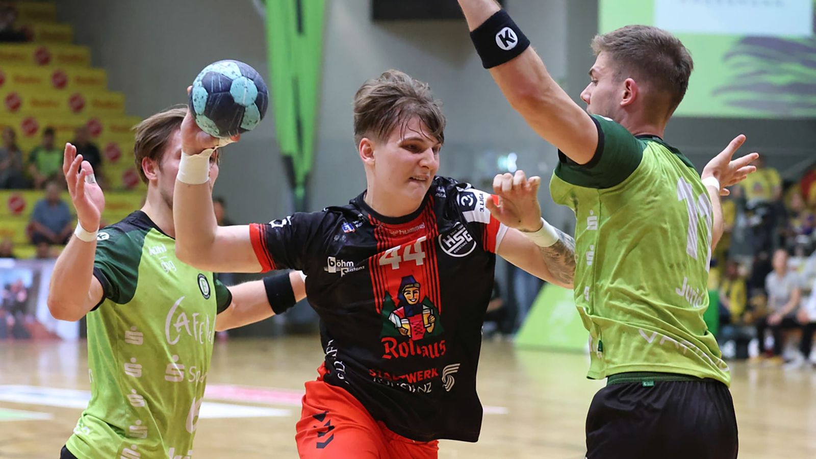 TuS Ferndorf siegt deutlich, HC Eintracht Hildesheim dreht die Partie