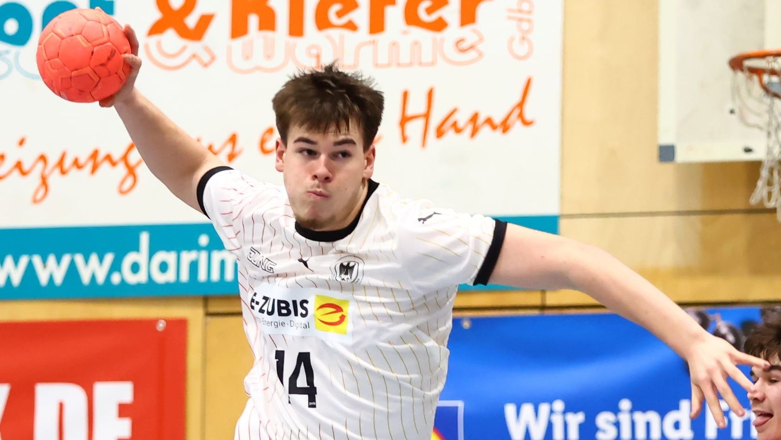 32:23-Sieg im ersten Turnierspiel in Lübeck