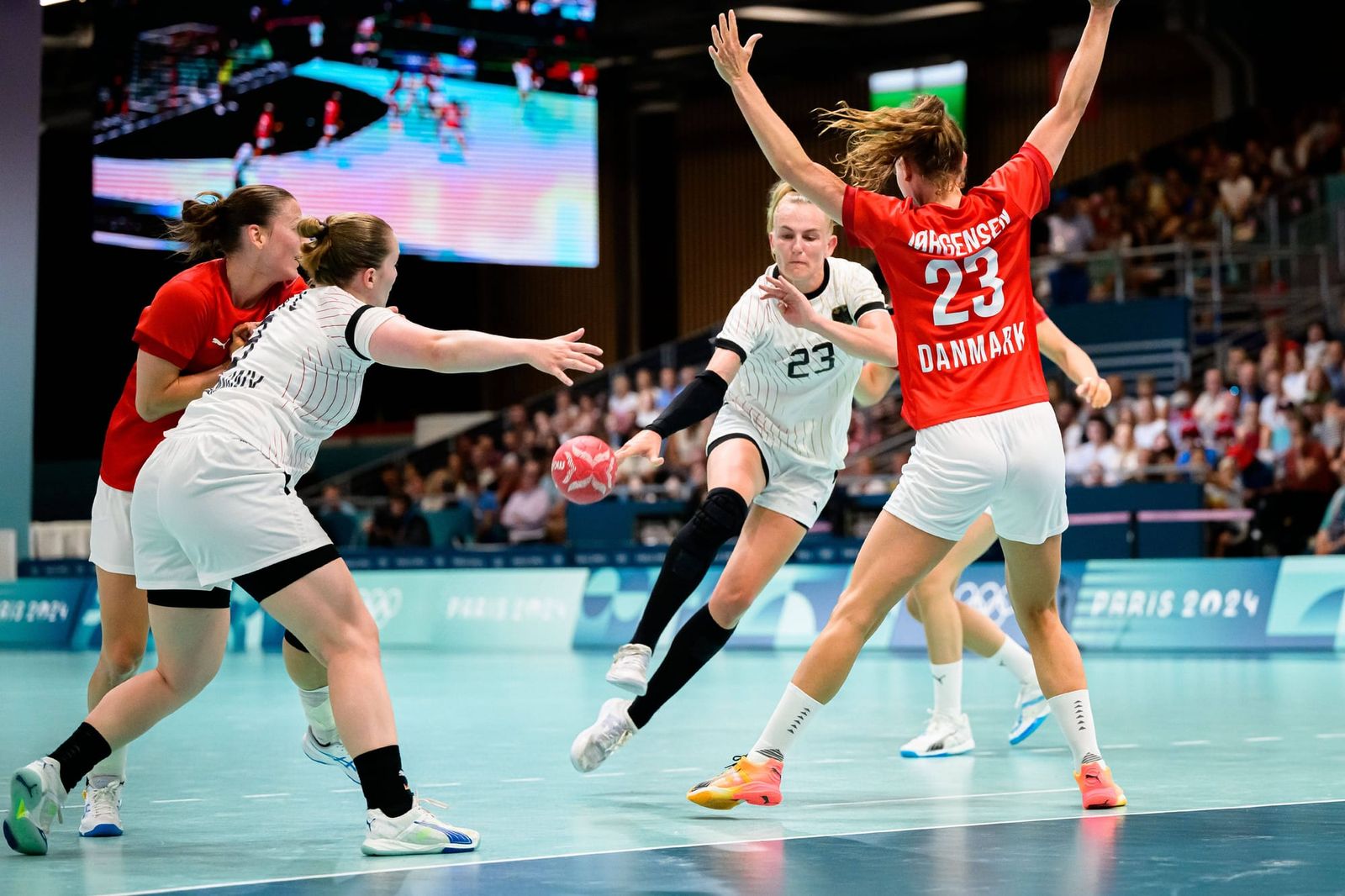DHB-Frauen unterliegen denkbar knapp gegen Dänemark