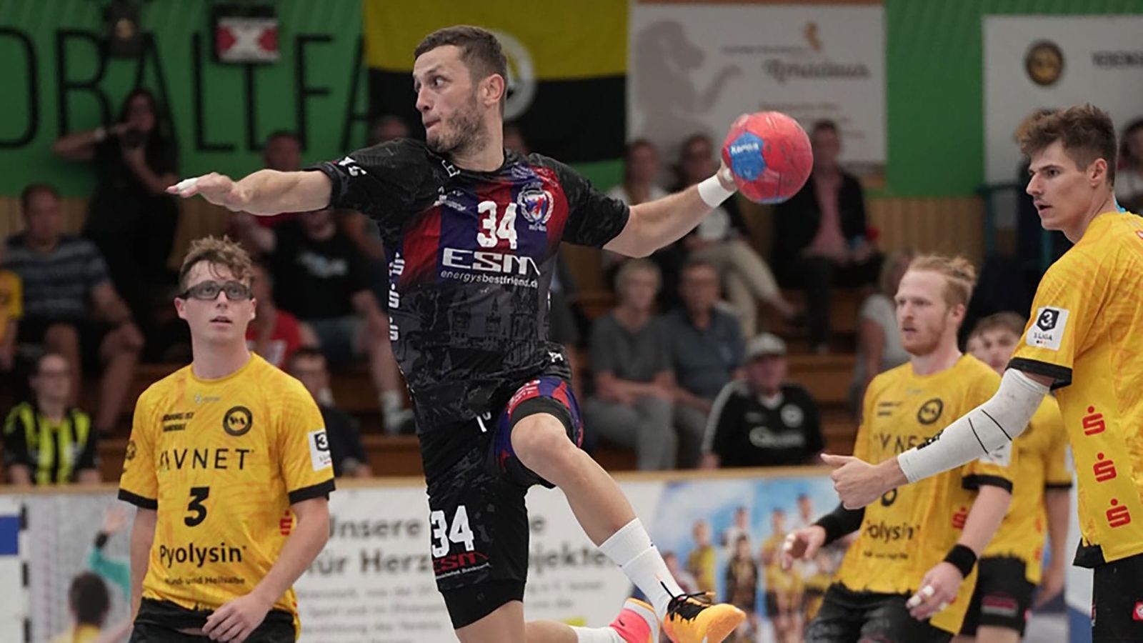 Rostock bleibt fehlerfrei, Vinnhorst und Braunschweig stolpern