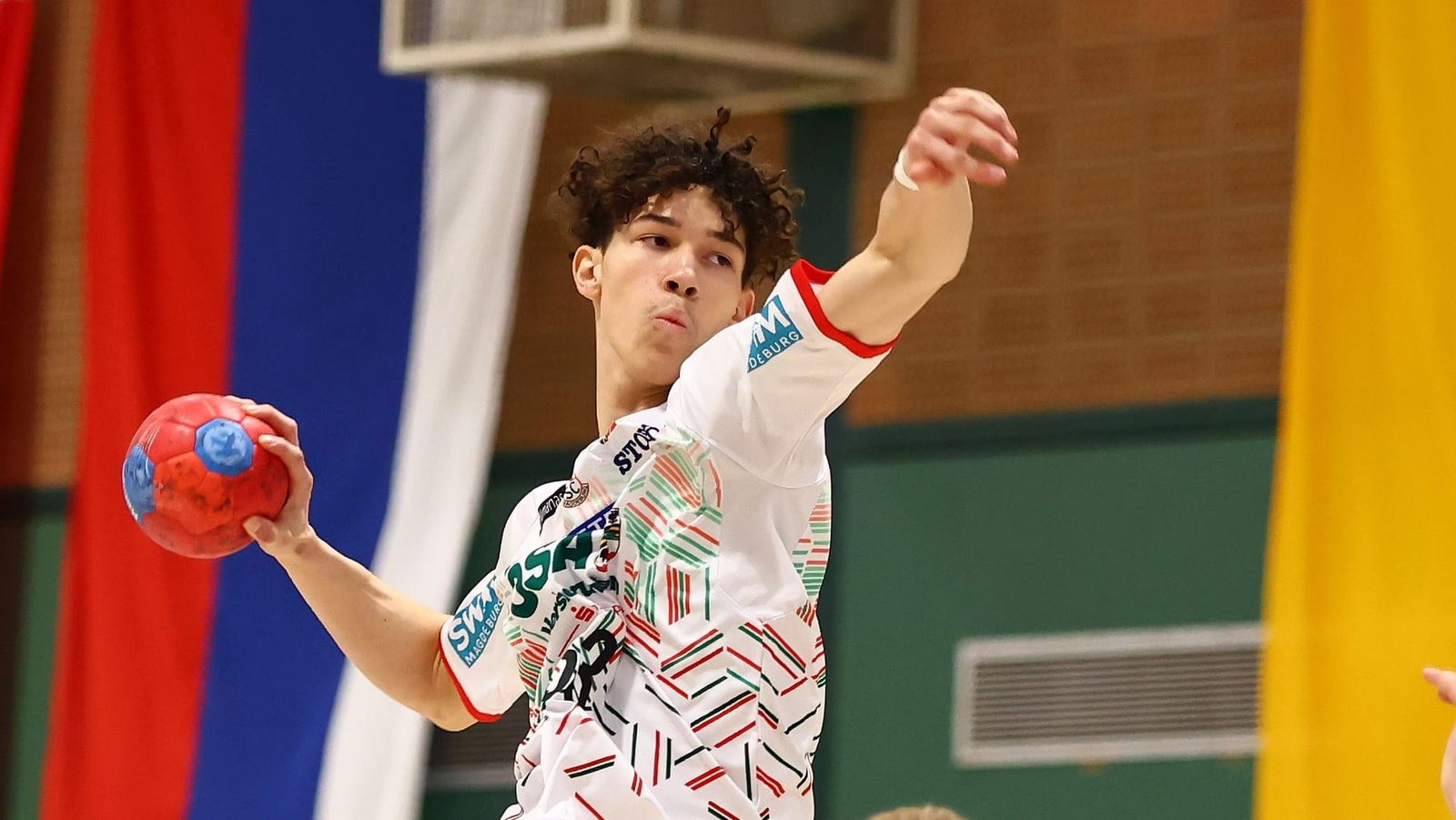 Derby in neuer Magdeburger Halle eröffnet den Spieltag