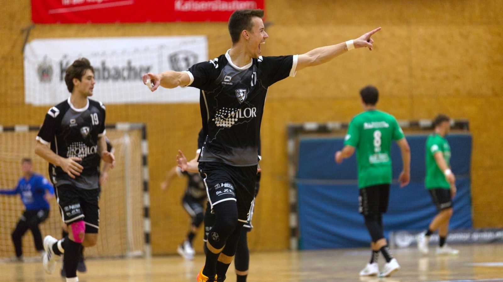 Amateurtor des Monats September 2024 - Seitwärts-Kempa hinter dem Rücken