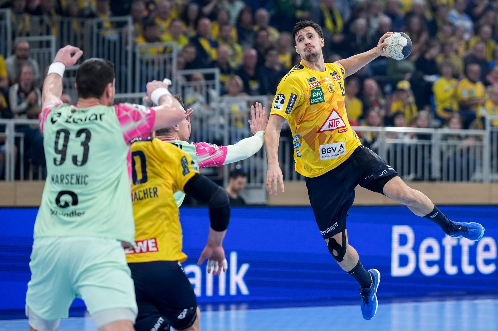 Löwen und Gummersbach im Viertelfinale - Knorr gibt Comeback