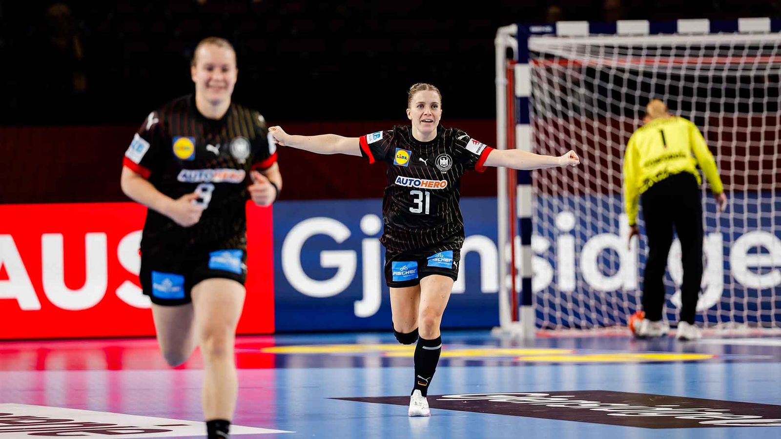 Kantersieg gegen Schweiz: DHB-Frauen wahren Halbfinal-Chance