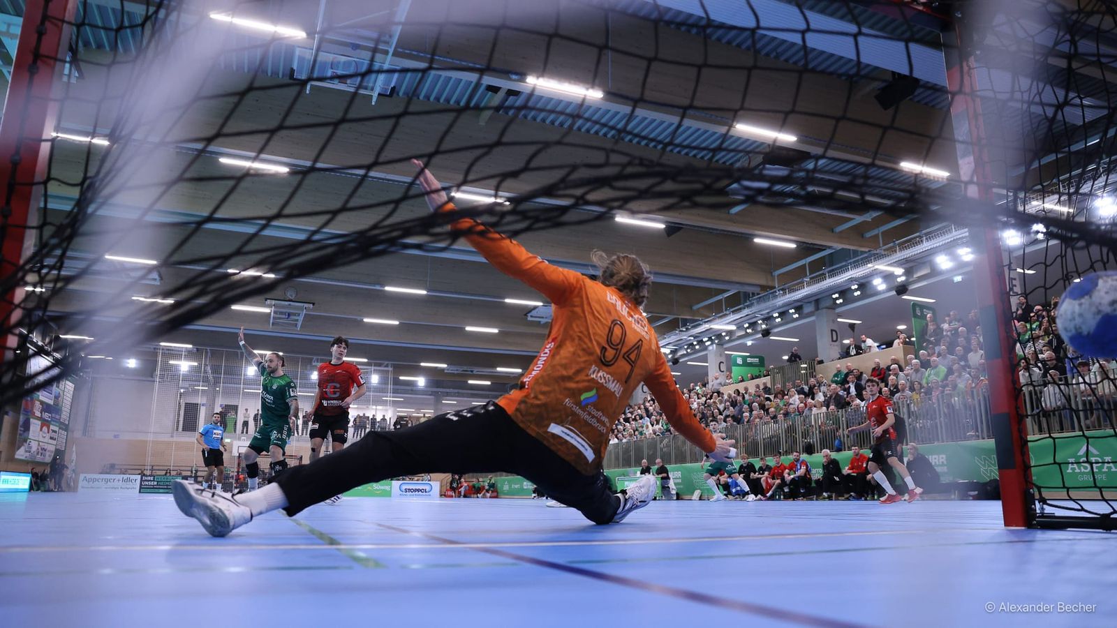 HCOB weiter souverän, doch die Verfolger aus Würzburg und Pfullingen straucheln