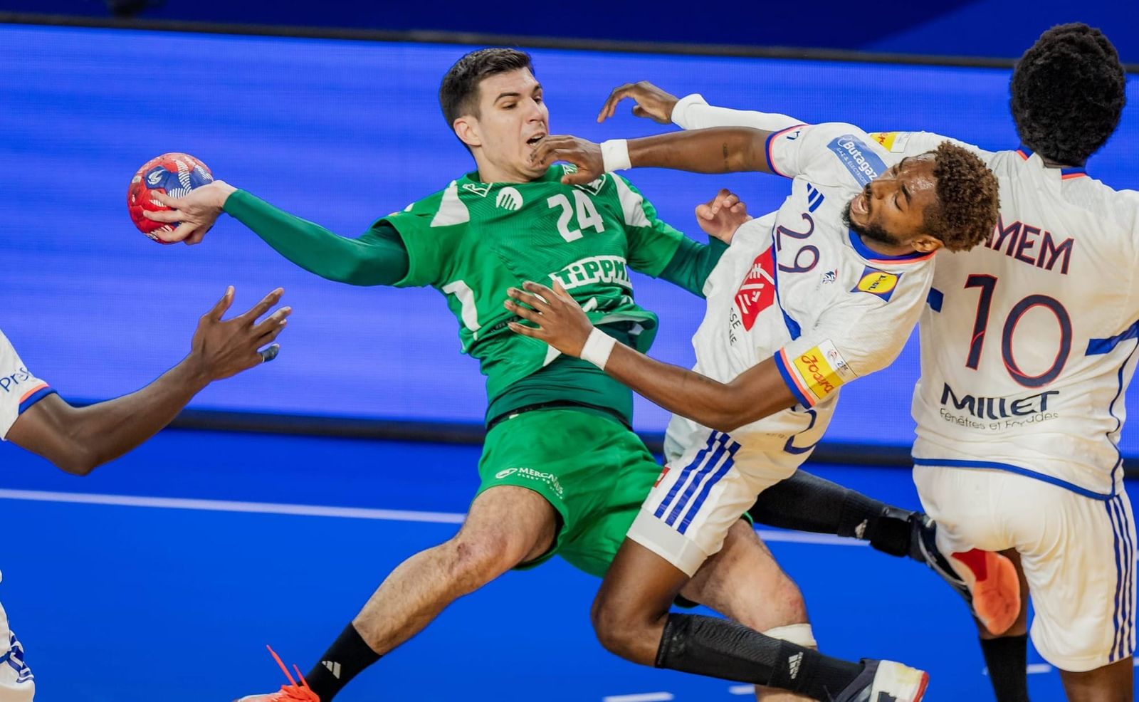 Frankreich klar auf Viertelfinal-Kurs