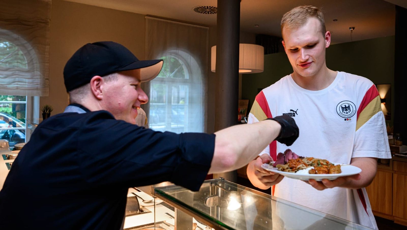 „Rote Karte für …?“ Ernährungsmythos: Kohlenhydrate nach 18 Uhr machen dick