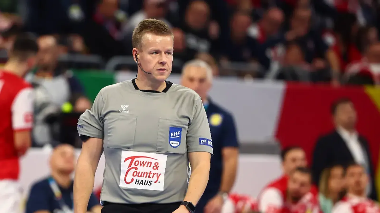Dramatische Szene in Veszprém: Schiedsrichter Jensen bricht zusammen