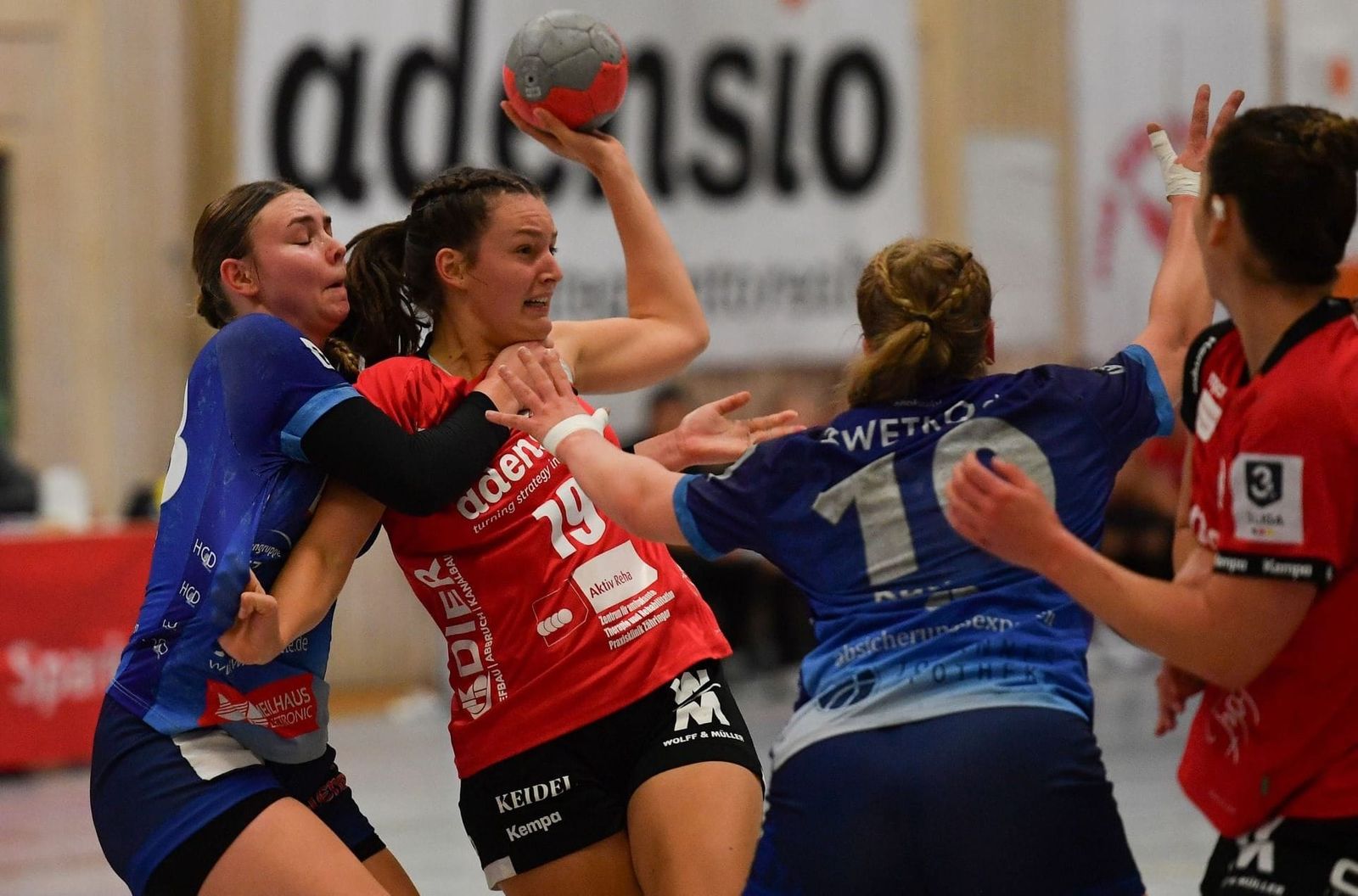 Staffel Süd: Freiburg im Fernduell mit Wolfschlugen - Was passiert im Rennen um Platz 3?