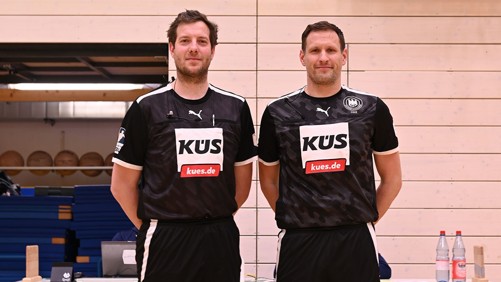 Vom Spielfeld an die Pfeife