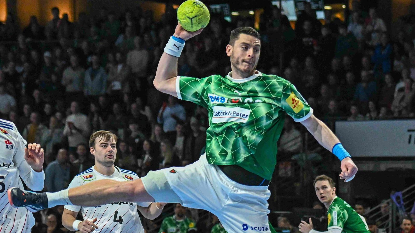 DYN TV-Tipp: Pokalsieger Kiel fordert Tabellenführer Berlin heraus