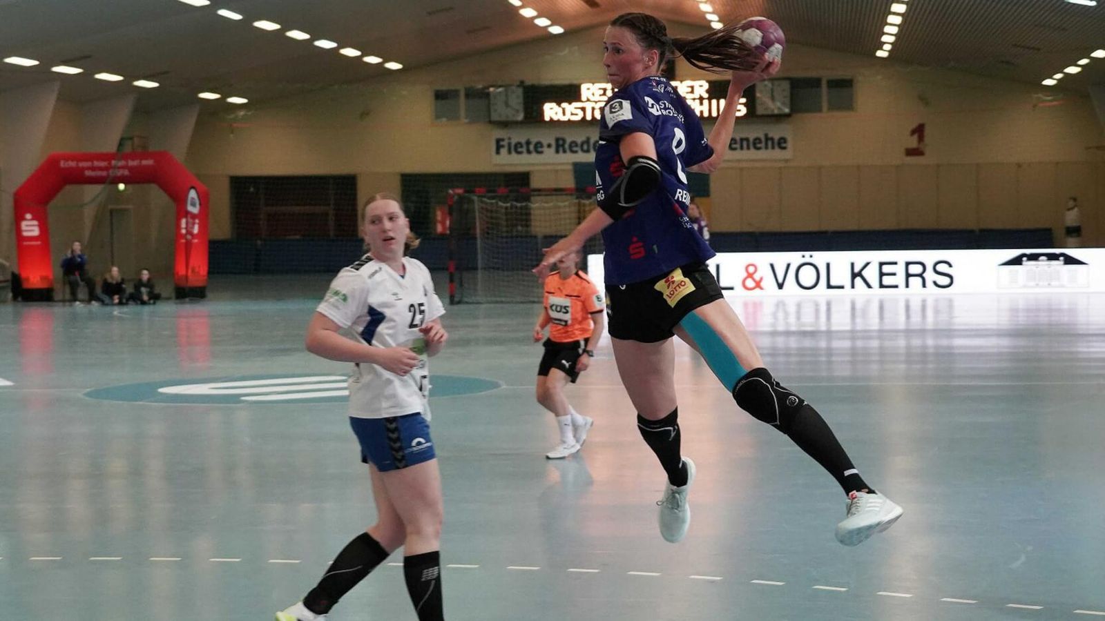 Staffel Nord: Dolphins bleiben zuhause ungeschlagen, Altenholz besiegt den FHC