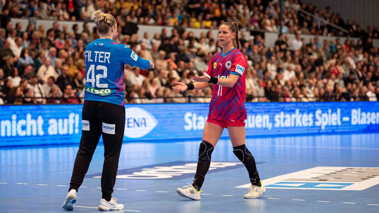 Auf dem Weg zur Heim-WM: DHB-Frauen unterliegen Dänemark knapp