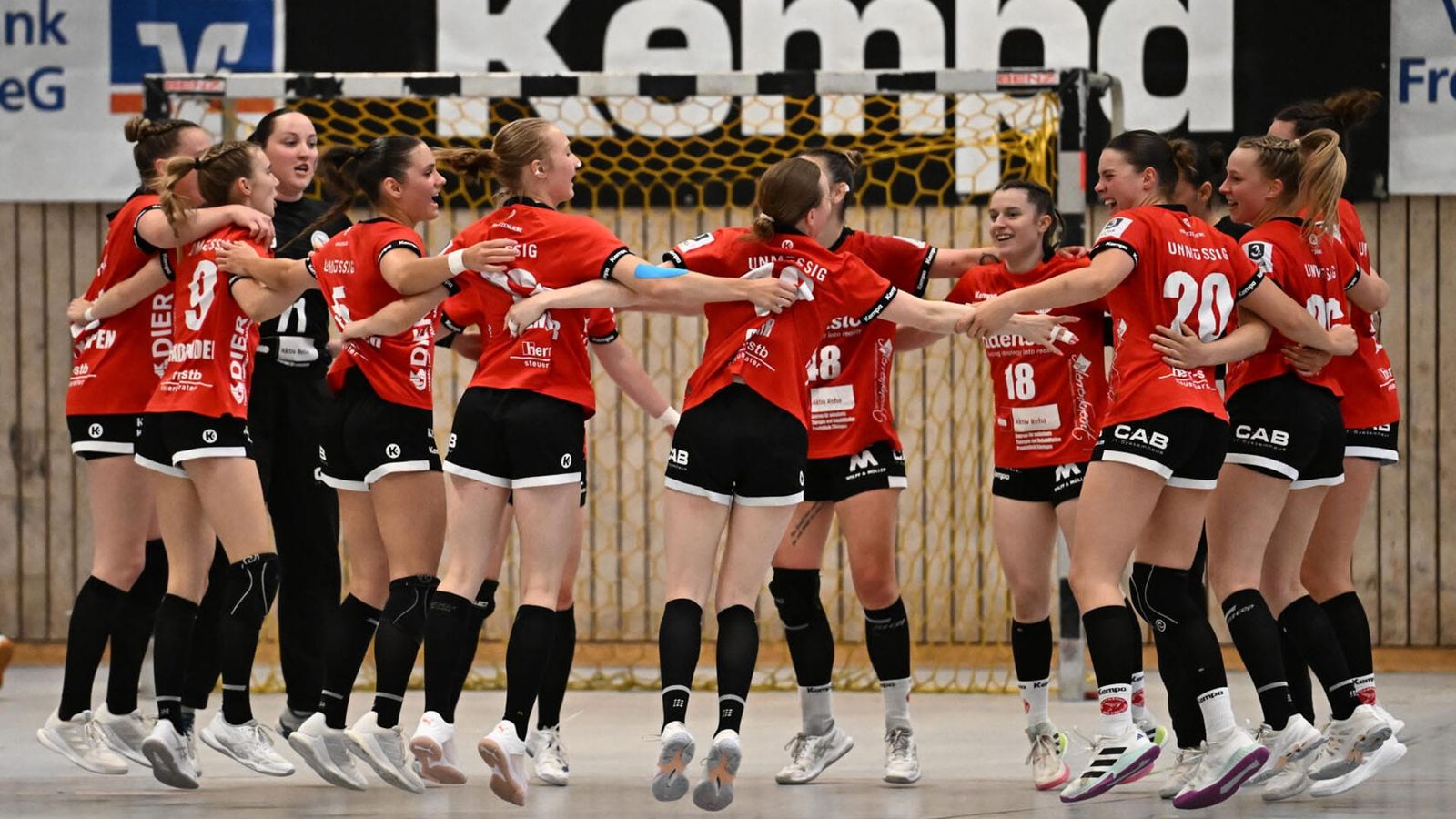 3. Liga: Freiburg bleibt weiter ungeschlagen, Rostock schlägt Frankfurt