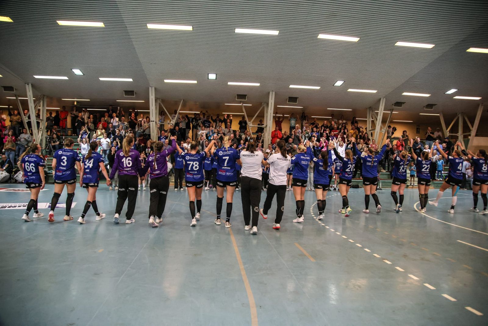 3. Liga: Dolphins steigen auf - Red Sparrows lassen Federn und FHC mit letzter Chance