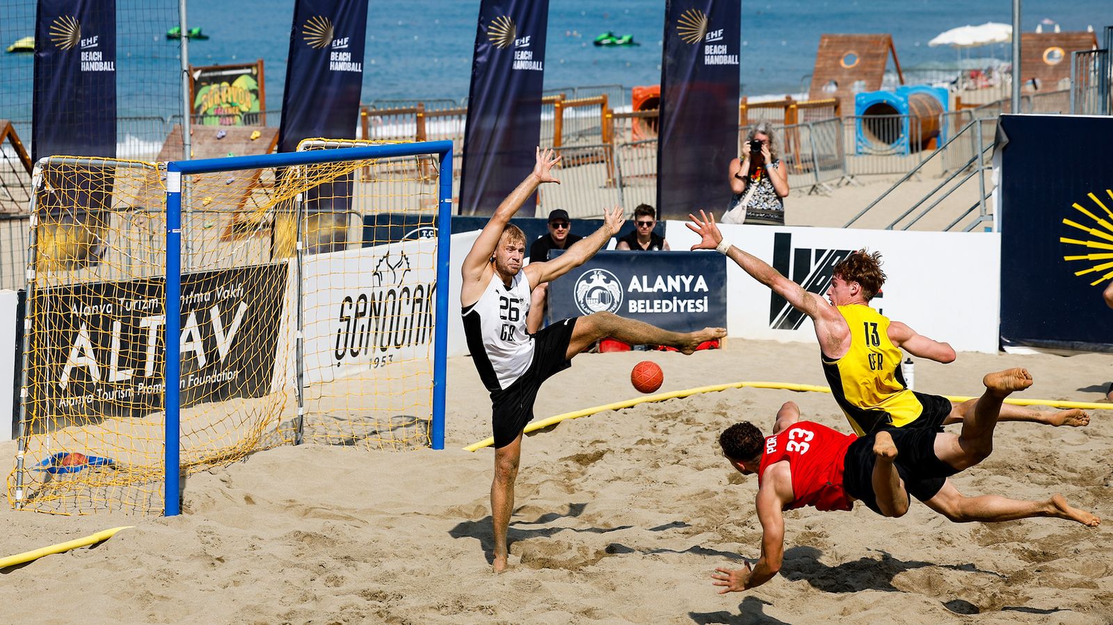 Männer sind Gruppensieger, Frauen liefern sich Shoot-Out-Krimi