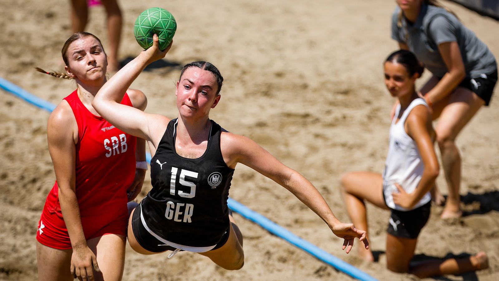 Weibliche U17 trotzt dem Reisestress und gewinnt doppelt zum EM-Auftakt